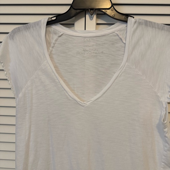 Torrid White Flutter Sleeve Top - size 0x - Picture 2 of 9